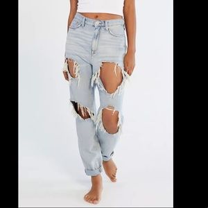 BDG Mom High Rise Distressed Straight Leg Jeans 25 W Light Wash Fray Urban out